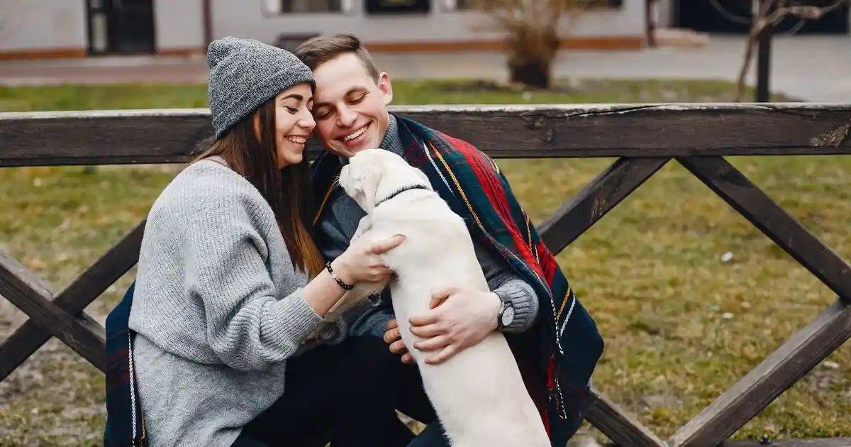 couple hugging dog