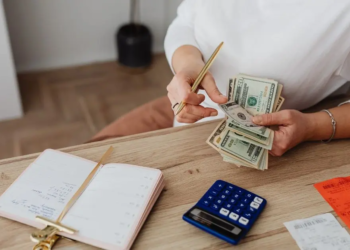 woman budgeting at her desk