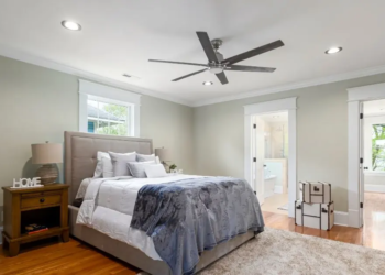 bedroom with ceiling fan