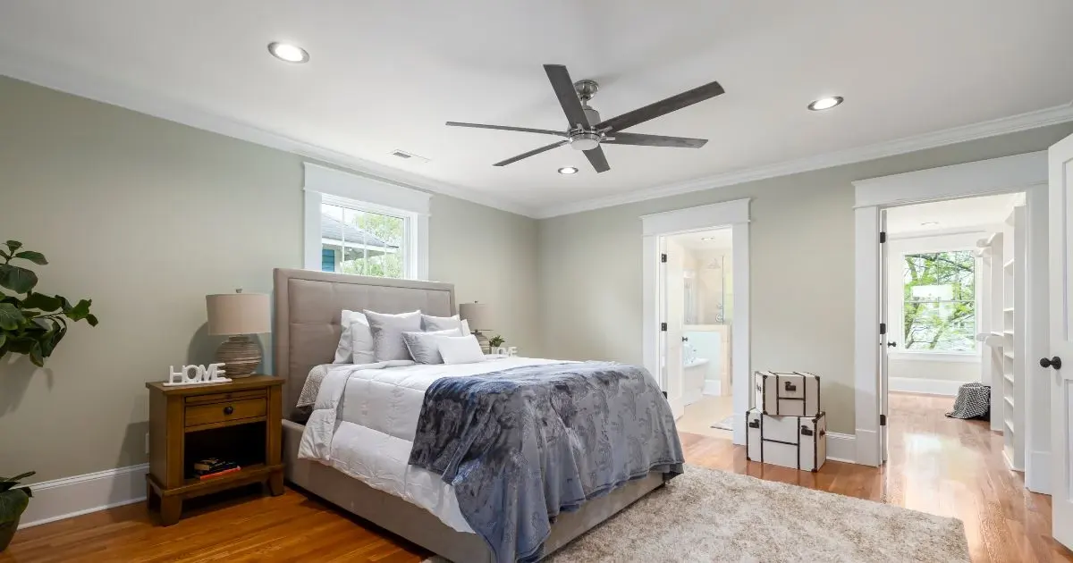 bedroom with ceiling fan